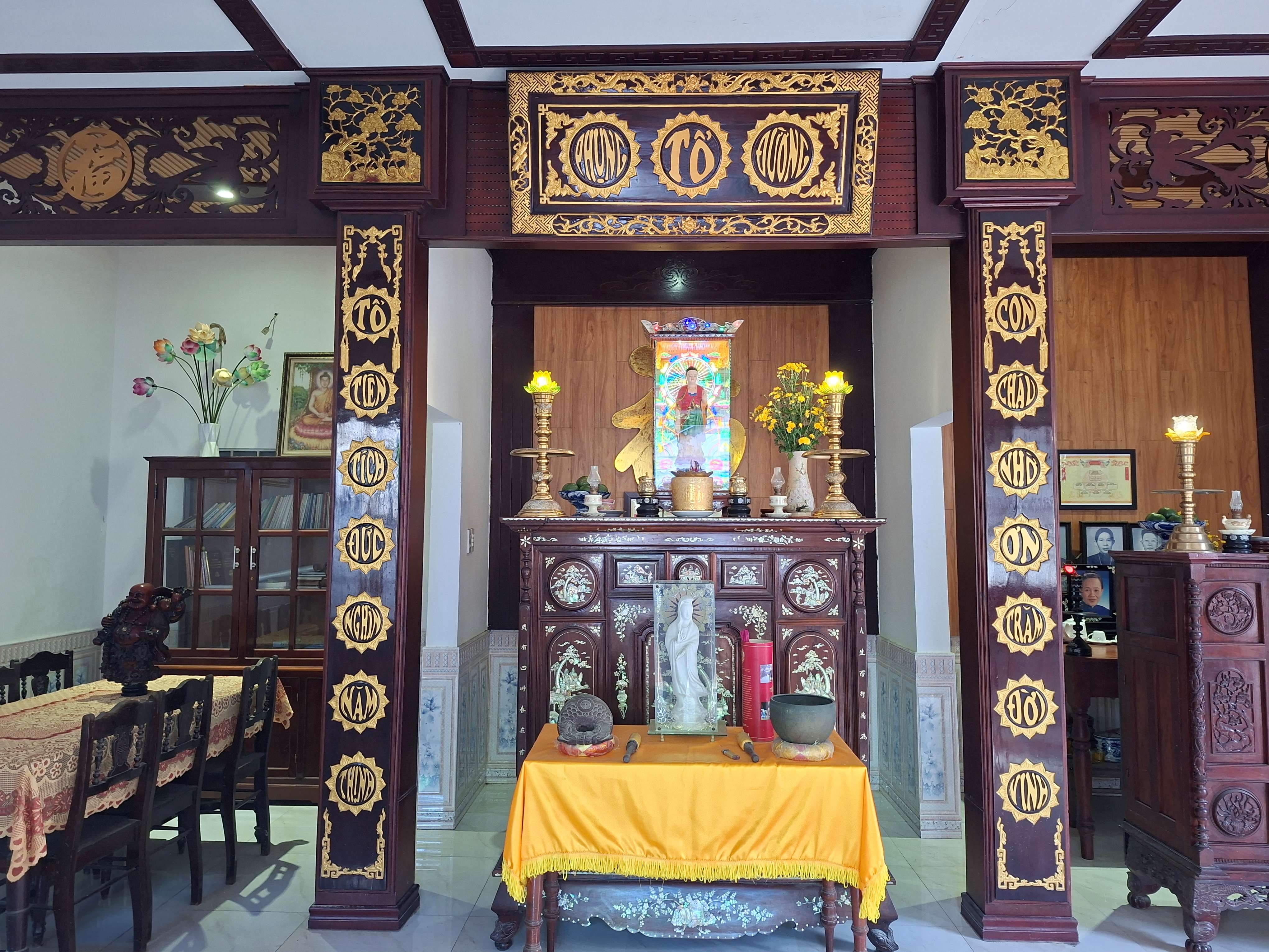 Bàn thờ chính