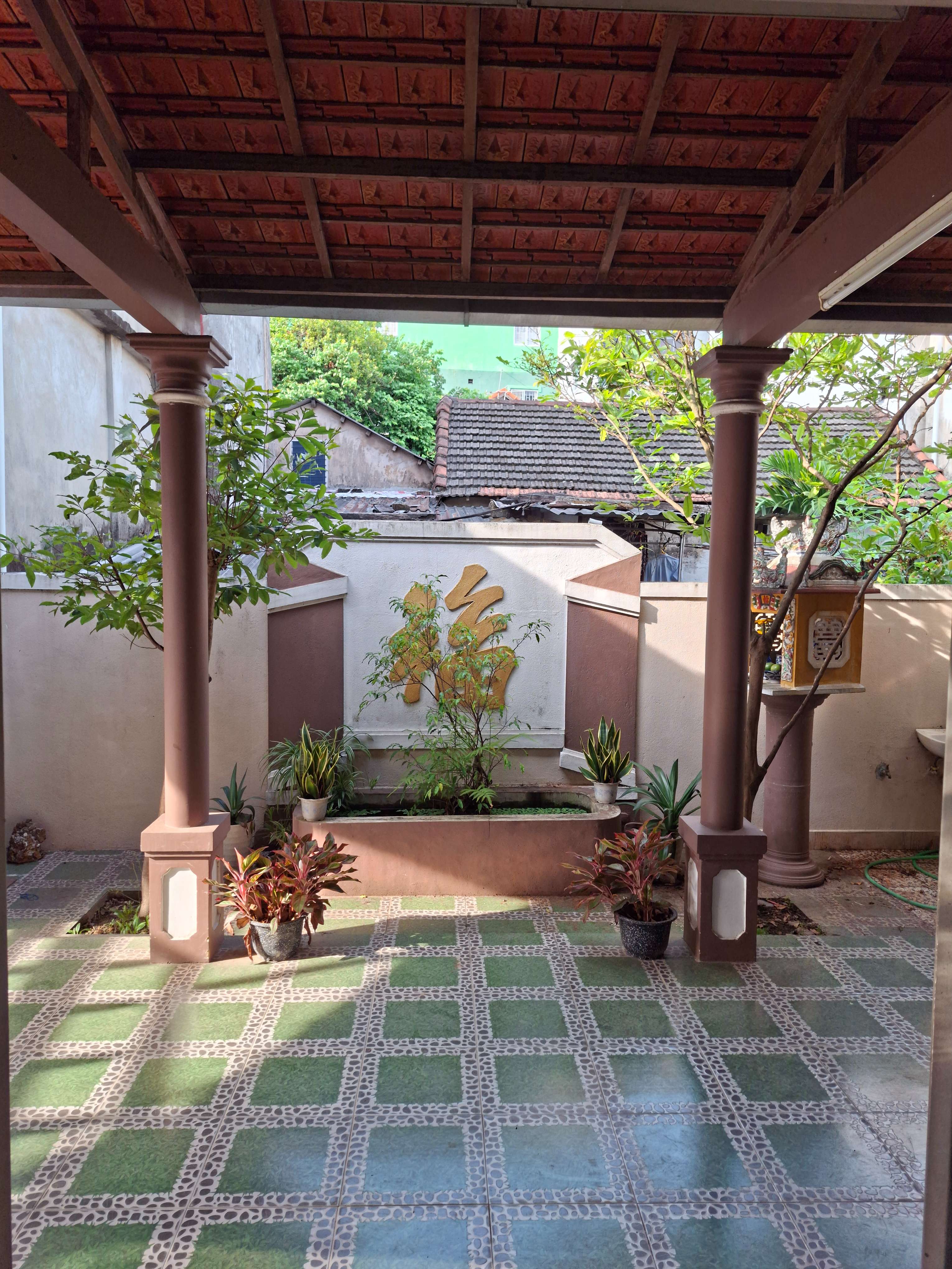 Sân ngoài
